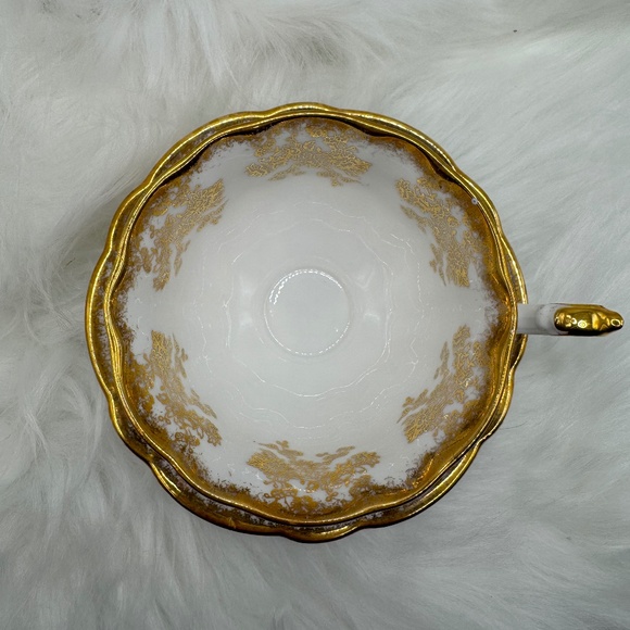 Royal Albert English Bone China tea cup & saucer. White china with gold flowers - Picture 4 of 9